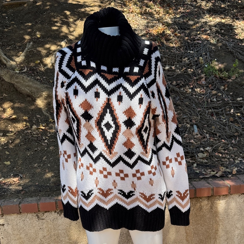 Show Me Your MuMu Black and White Geometric Turtleneck Sweater